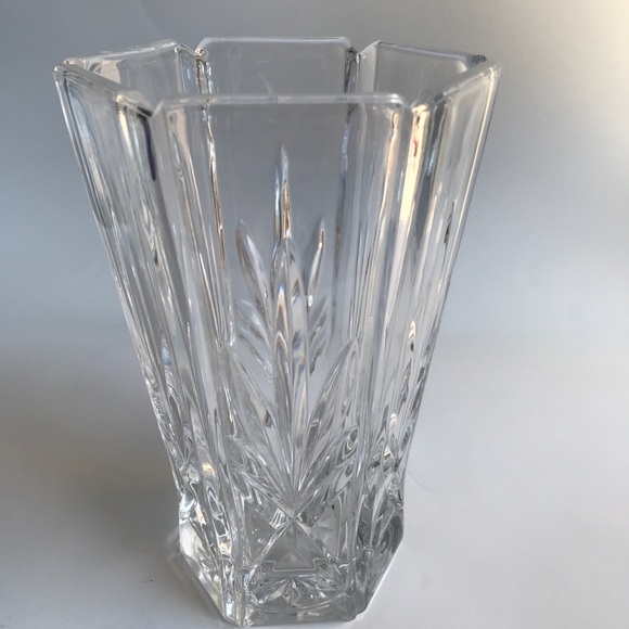 Gorgeous Clear Pressed Glass Vase Lovely Pattern - Picture 1 of 9